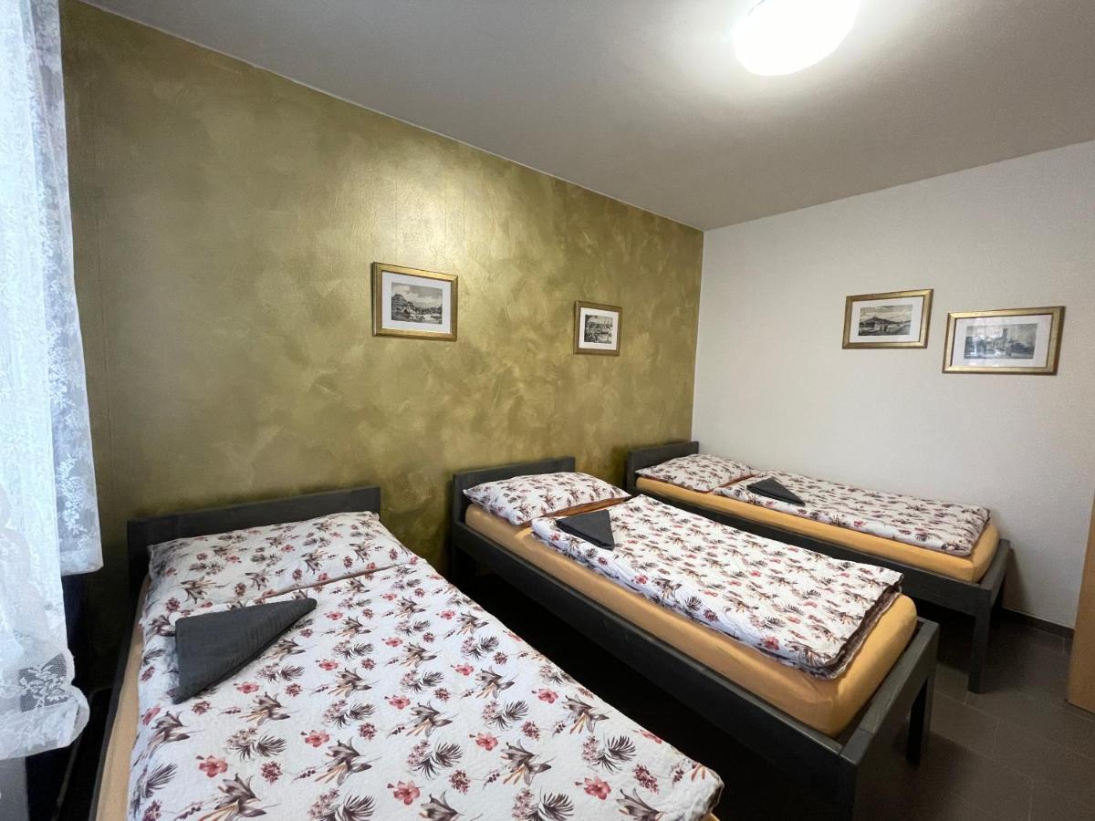 Cetnicka Stanice Hluboka Hluboká nad Vltavou Buitenkant foto