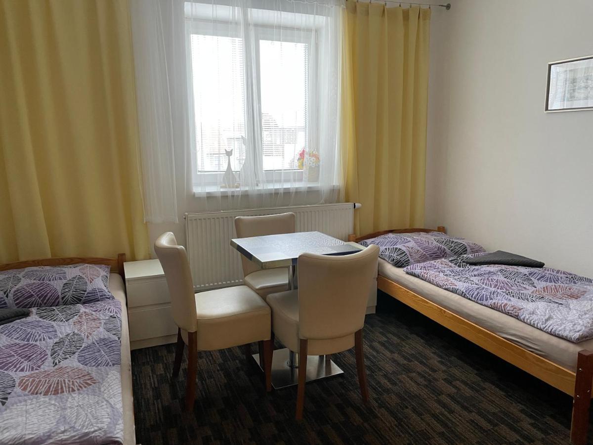 Cetnicka Stanice Hluboka Hluboká nad Vltavou Buitenkant foto
